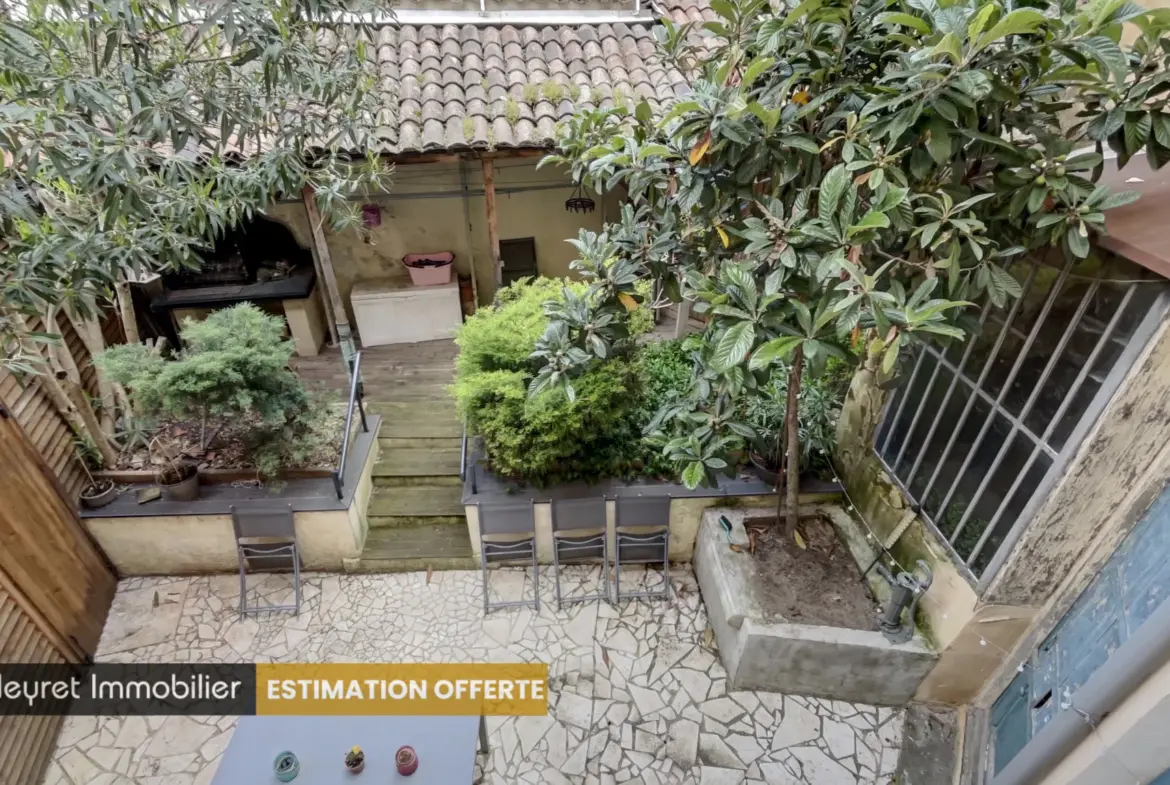 Maison de village avec cour privative et garage à Grigny 