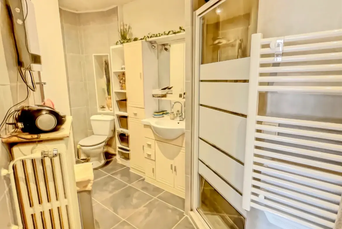 Maison de village avec cour privative et garage à Grigny 