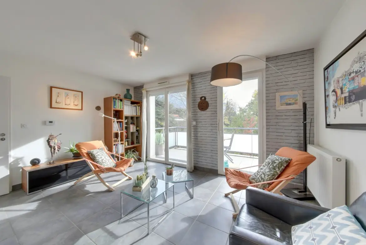 À vendre : Appartement 2 pièces avec balcon à Saint Egrève 