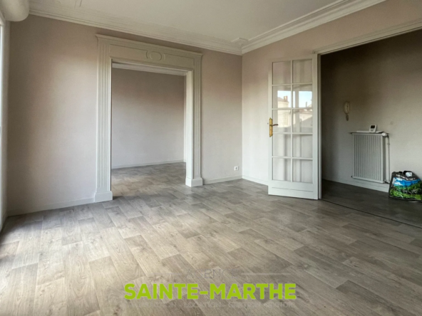 Appartement T3 lumineux à Niort Gare avec balcons et garage 