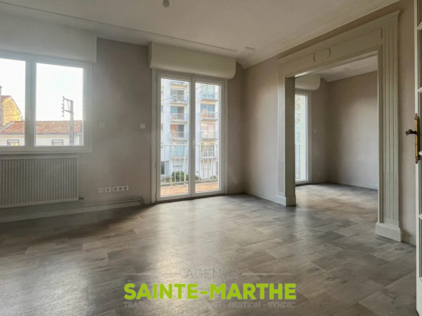 Appartement T3 lumineux à Niort Gare avec balcons et garage 