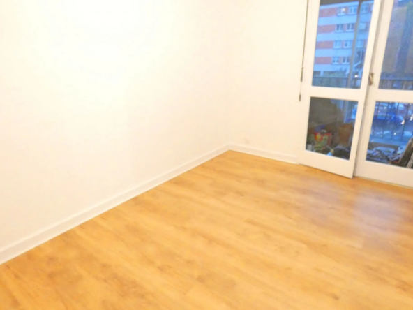 Beau T2 Rénové à Aurillac avec Balcons 