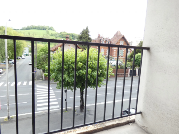 Beau T2 Rénové à Aurillac avec Balcons 