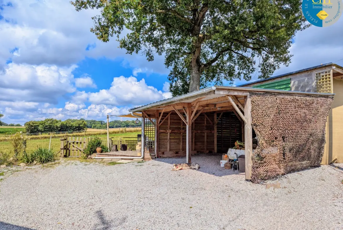 Maison à Vendr à Guer - 4 Chambres, 6 331 m² de Terrain 