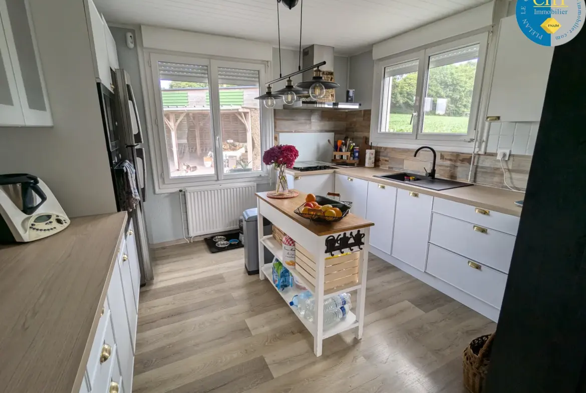 Maison à Vendr à Guer - 4 Chambres, 6 331 m² de Terrain 