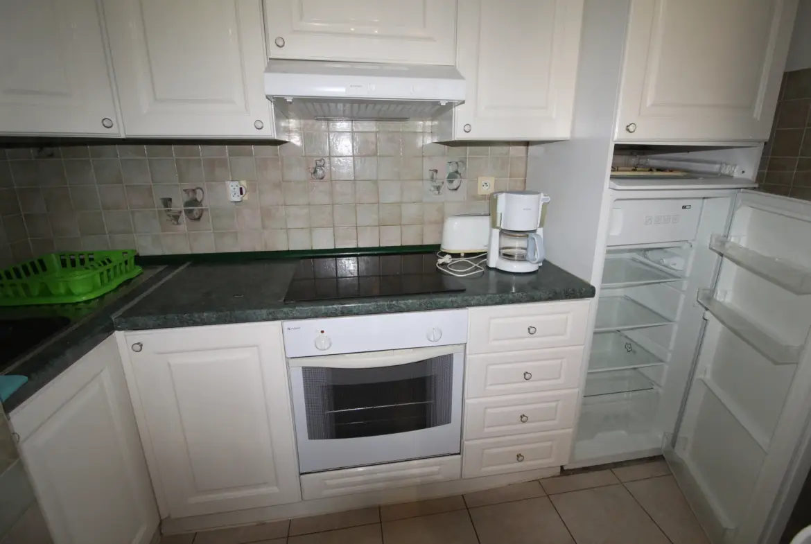 Appartement deux pièces avec terrasse au centre-ville de Menton 