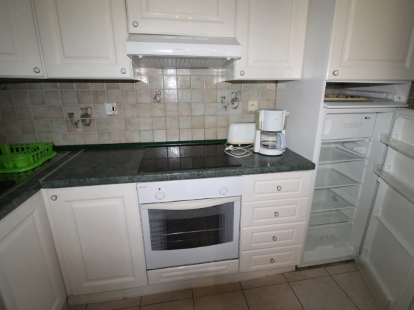 Appartement deux pièces avec terrasse au centre-ville de Menton 