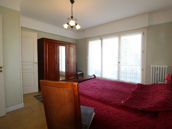Appartement deux pièces avec terrasse au centre-ville de Menton 