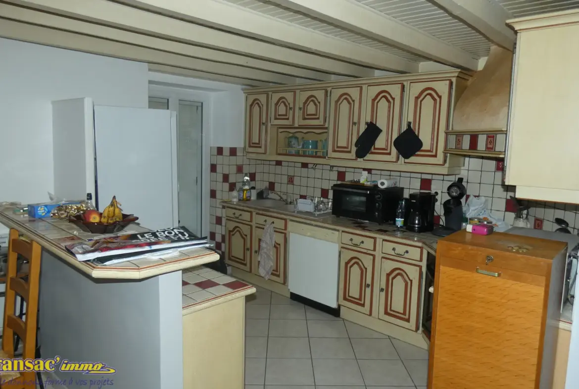 Maison de village à vendre à Noirétable - 2 chambres et garage 