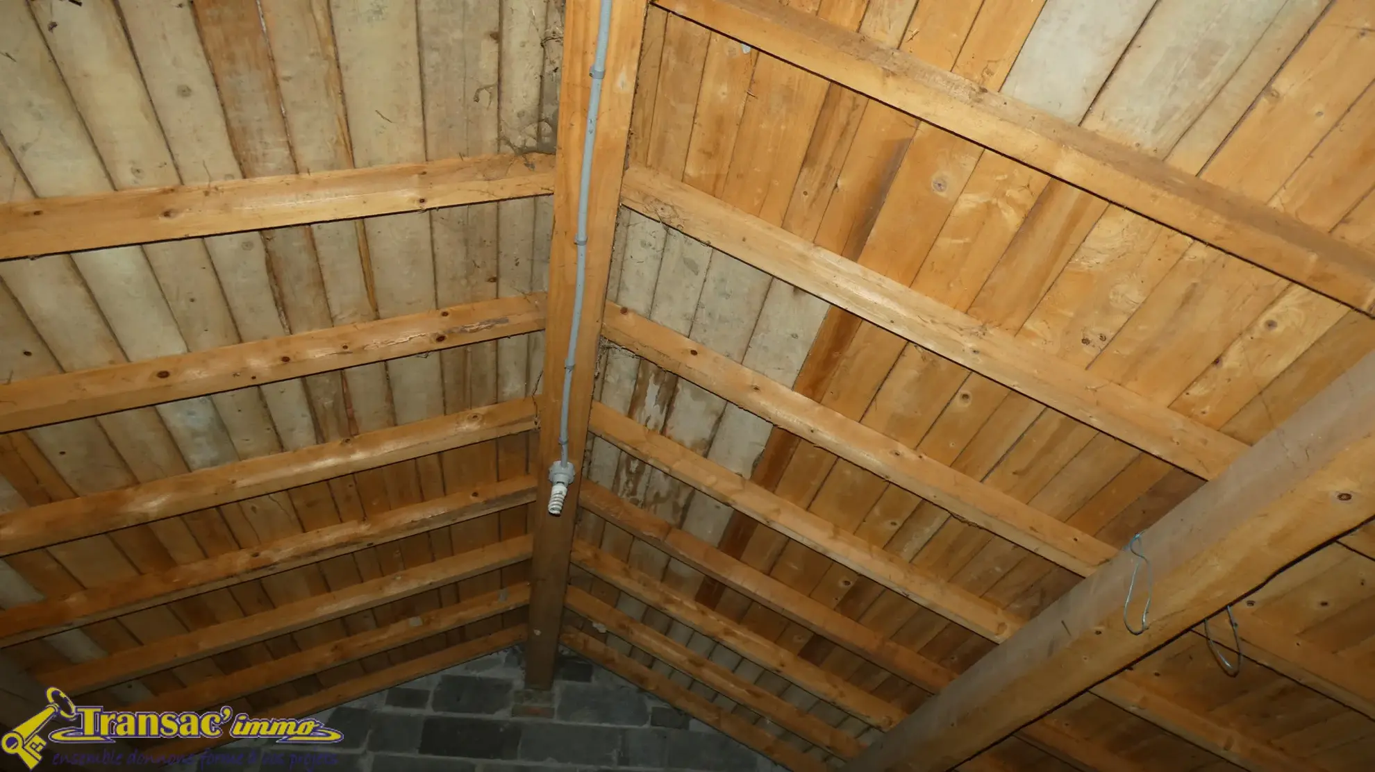 Maison de village à vendre à Noirétable - 2 chambres et garage 