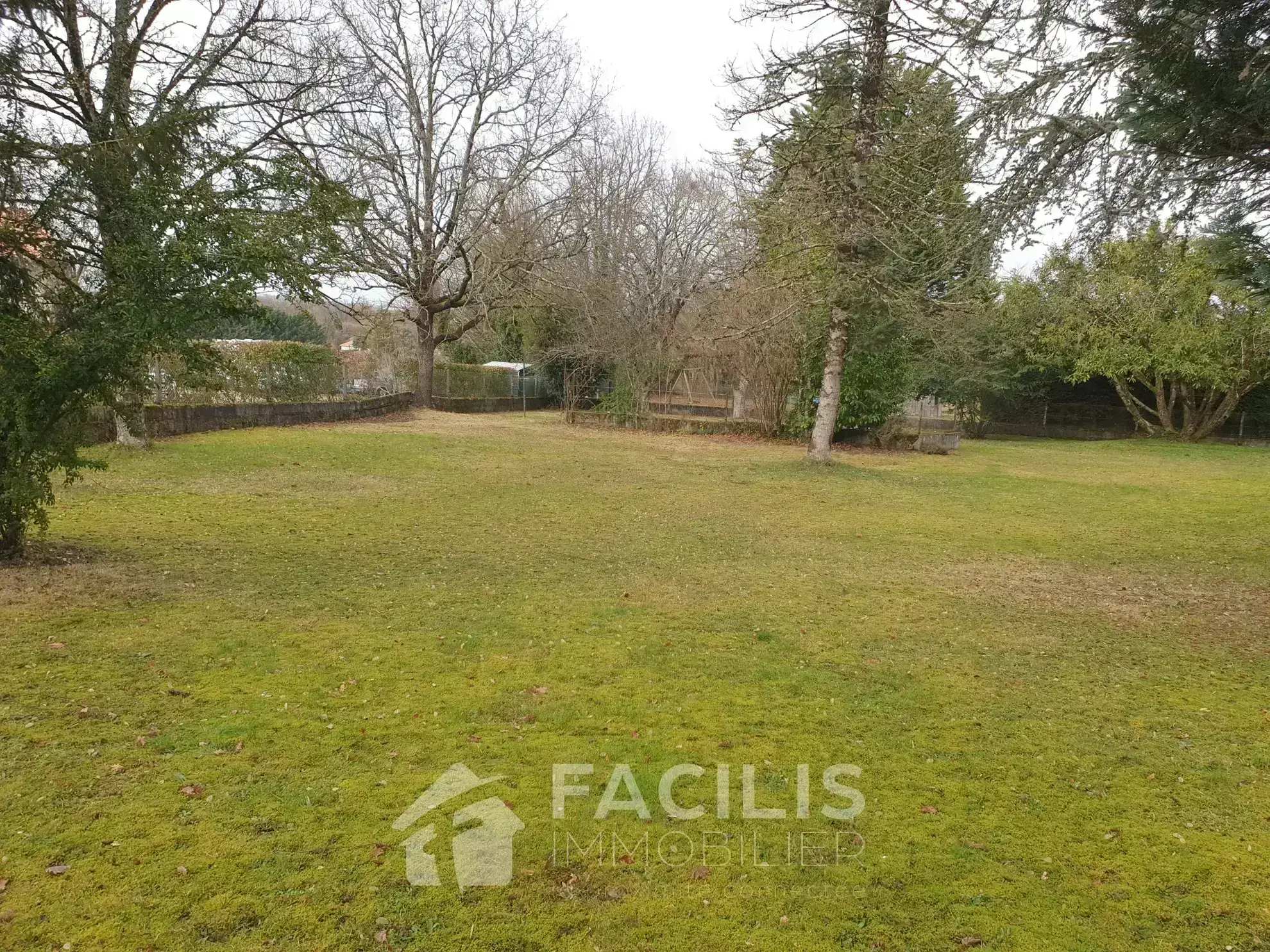 Vente de terrain constructible de 950m² à Voeuil et Giget 