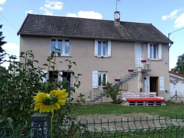 Charmante maison avec dépendances entre Le Donjon et Marcigny 
