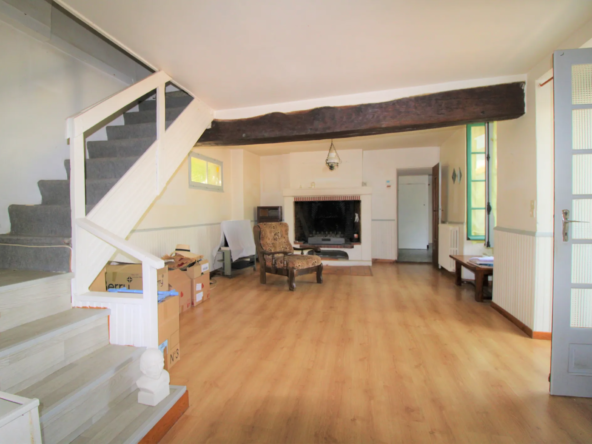Maison à rénover à Pellouailles-les-Vignes avec terrain constructible 