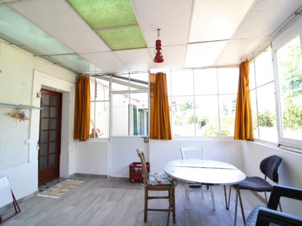 Maison à rénover à Pellouailles-les-Vignes avec terrain constructible 