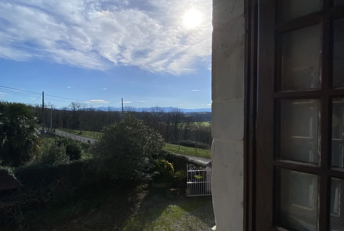 Maison Béarnaise T6 à vendre à Lagor avec vue sur les Pyrénées 