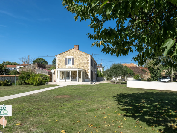 Maison rénovée du 19ème siècle à vendre à La Chapelle-Thémer 