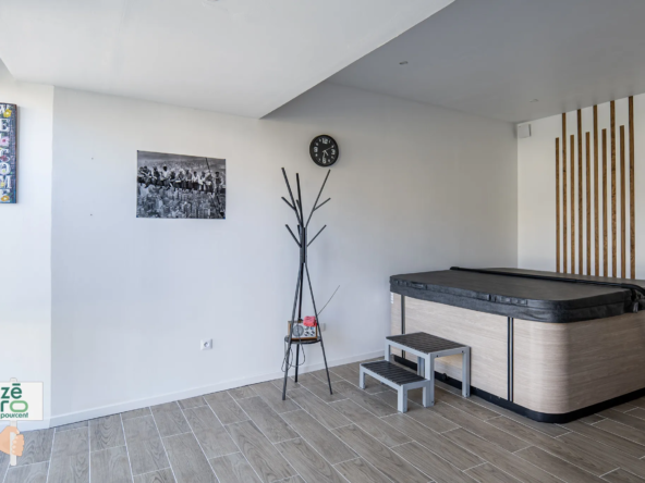 Maison rénovée du 19ème siècle à vendre à La Chapelle-Thémer 