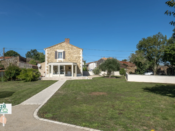 Maison rénovée du 19ème siècle à vendre à La Chapelle-Thémer 