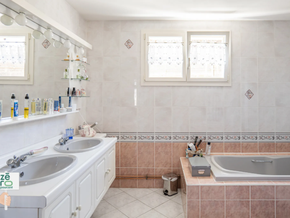Maison rénovée du 19ème siècle à vendre à La Chapelle-Thémer 
