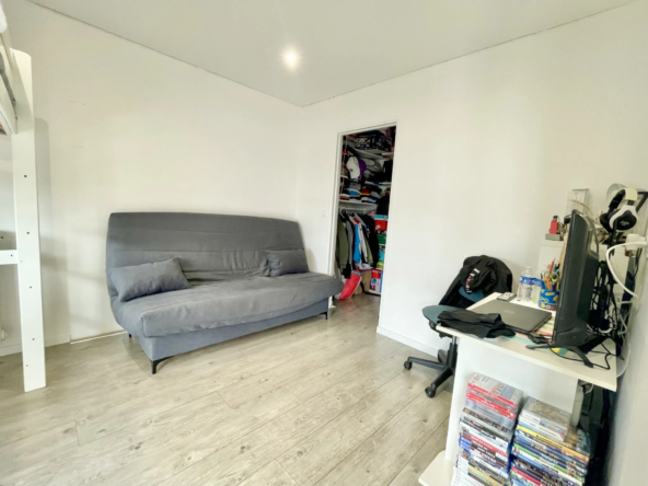 Calme et lumineux appartement 4 pièces au Cannet avec vue dégagée 