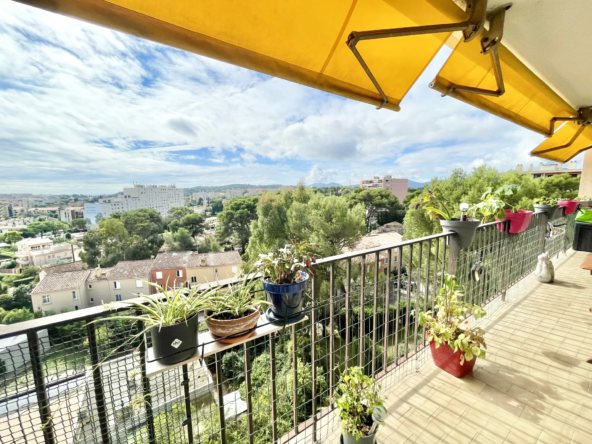 Calme et lumineux appartement 4 pièces au Cannet avec vue dégagée 