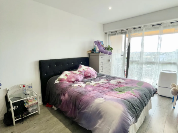 Calme et lumineux appartement 4 pièces au Cannet avec vue dégagée 