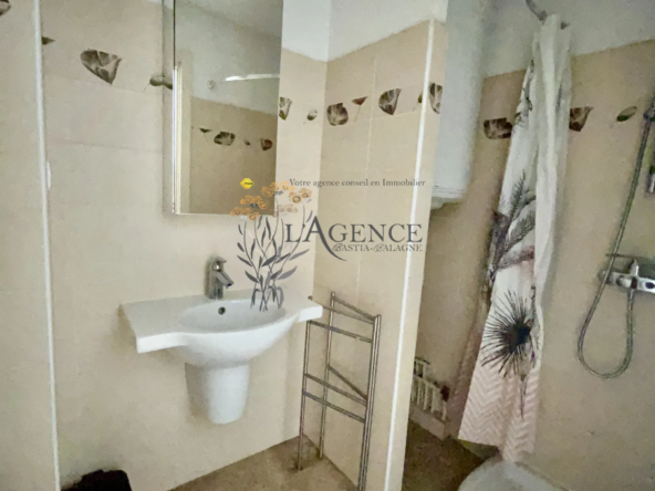 Appartement T2 avec Garage au Centre de L'Île-Rousse 
