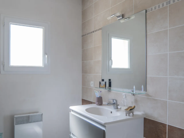 Maison de plain-pied 80 m² à Saint-Mathurin - 2 chambres 