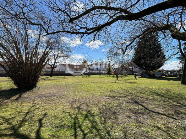 Terrain à bâtir de 1.112 m2 à Lezoux à 113 000 EUR 