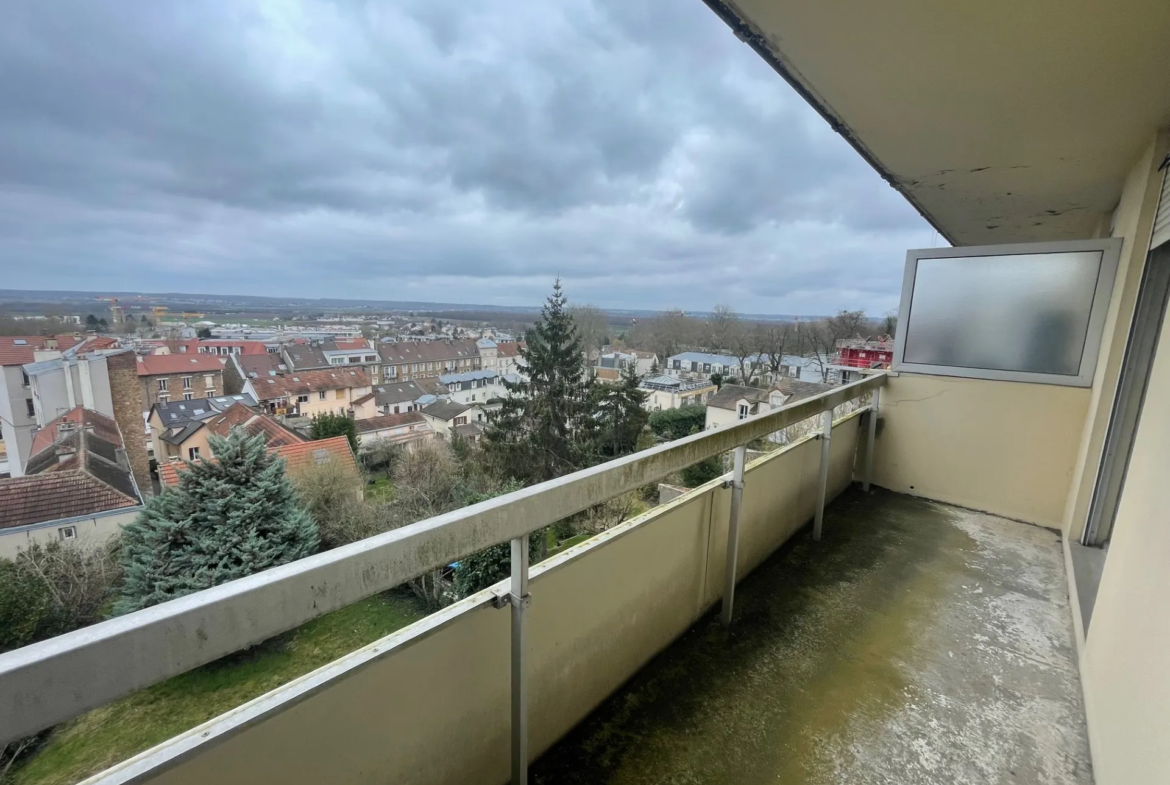 Vente d'un grand studio d'environ 25 m² à St Cyr l'Ecole avec terrasse 