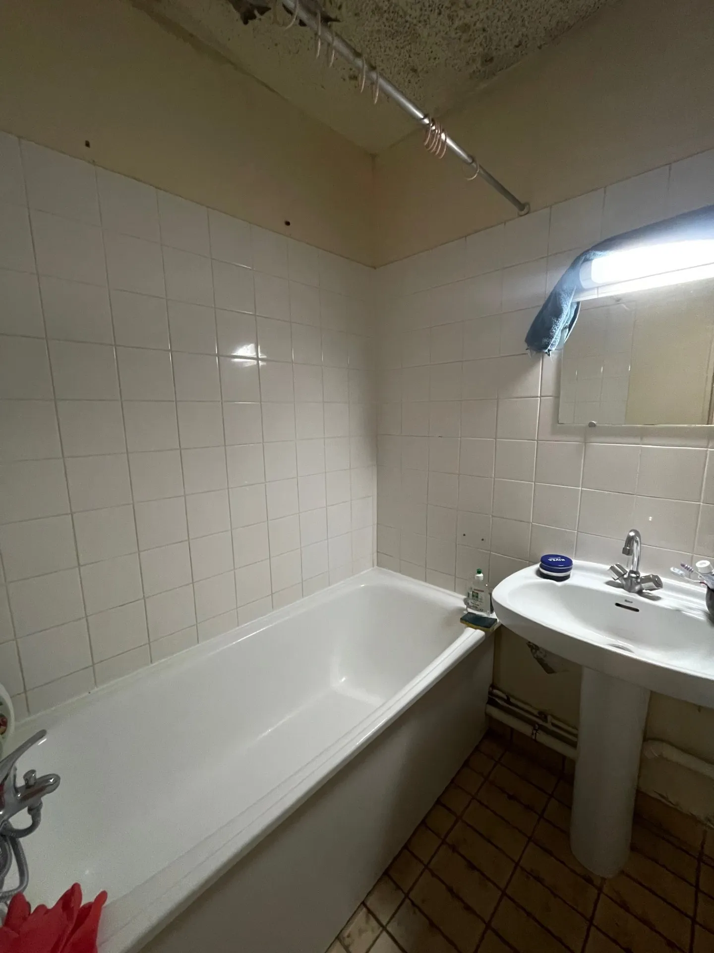 Vente d'un grand studio d'environ 25 m² à St Cyr l'Ecole avec terrasse 