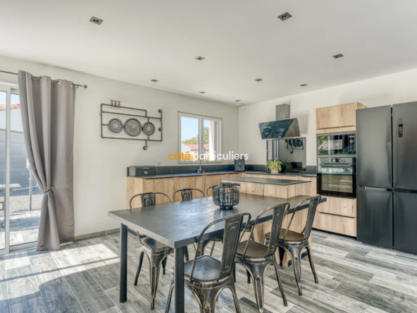 Maison contemporaine de 95 m² avec piscine chauffée à Falleron 
