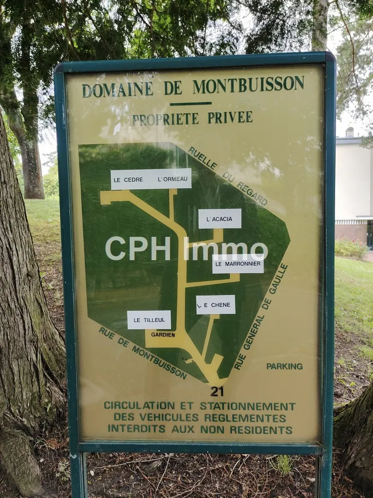 Charmant appartement 3 pièces à vendre à Louveciennes avec vue sur le parc 