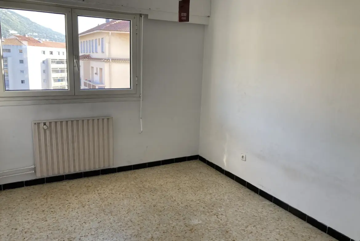 Appartement F4 avec aperçu mer à vendre à Toulon Saint-Roch 