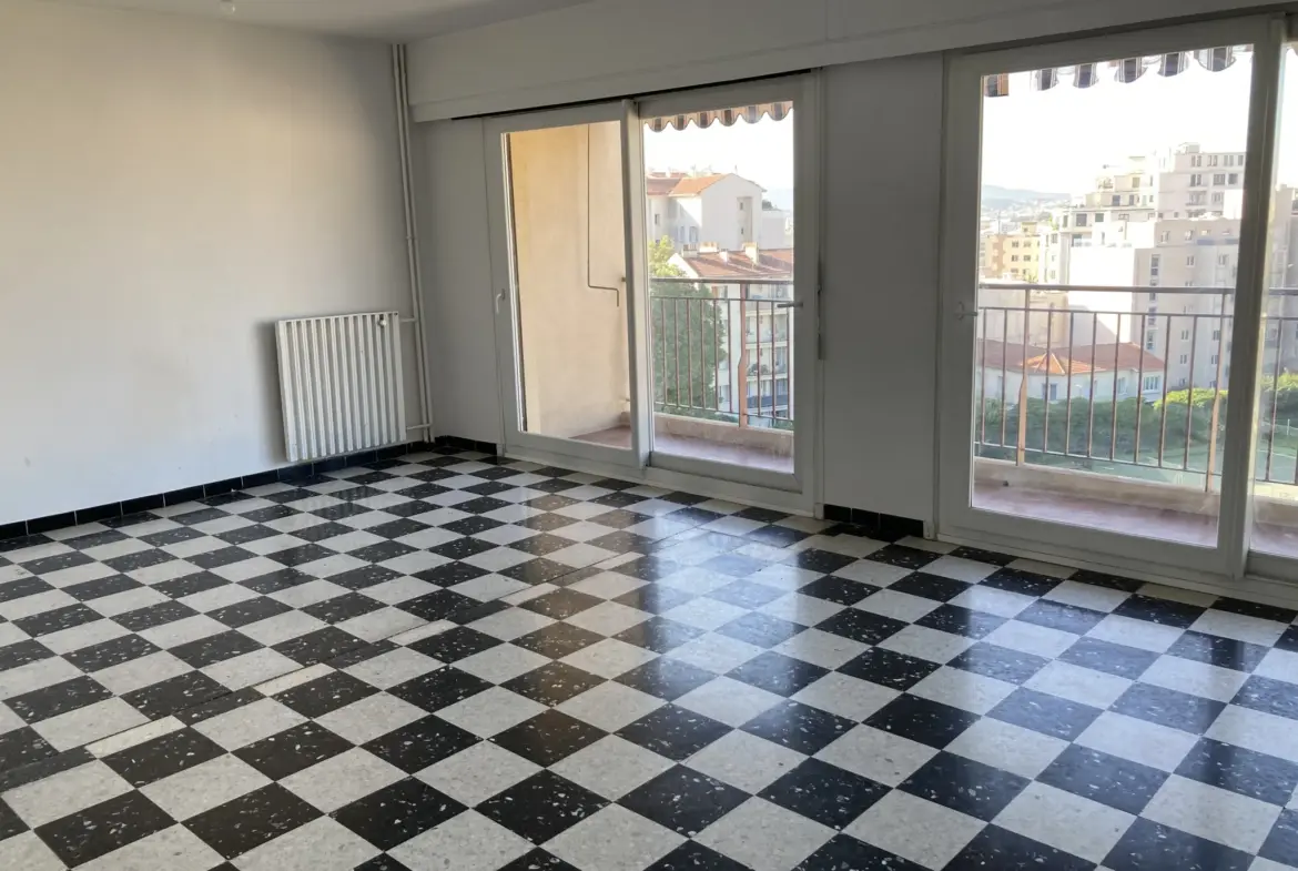 Appartement F4 avec aperçu mer à vendre à Toulon Saint-Roch 