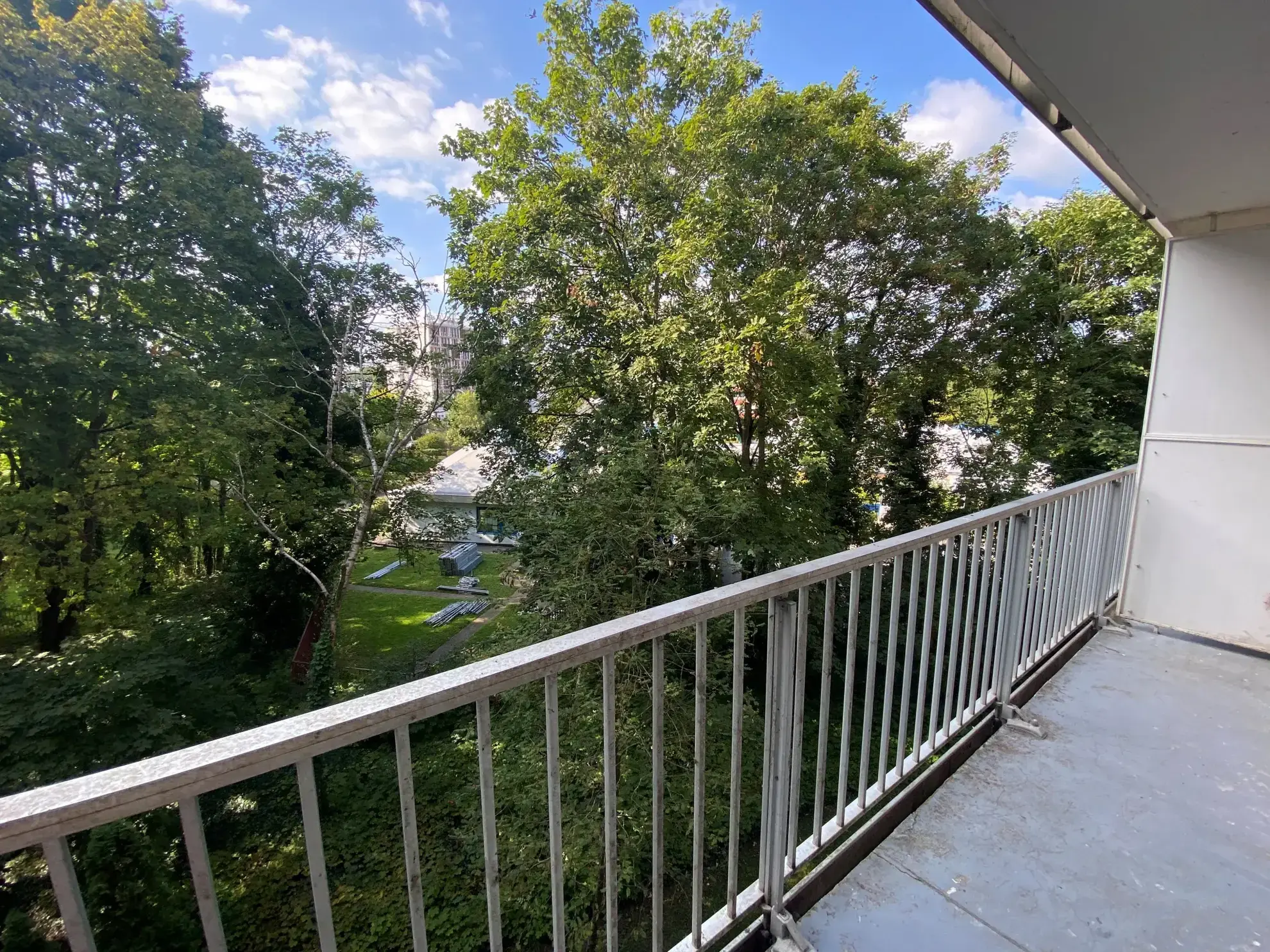 À vendre : Appartement 3 pièces de 61 m² à Évry avec balcon et parking 