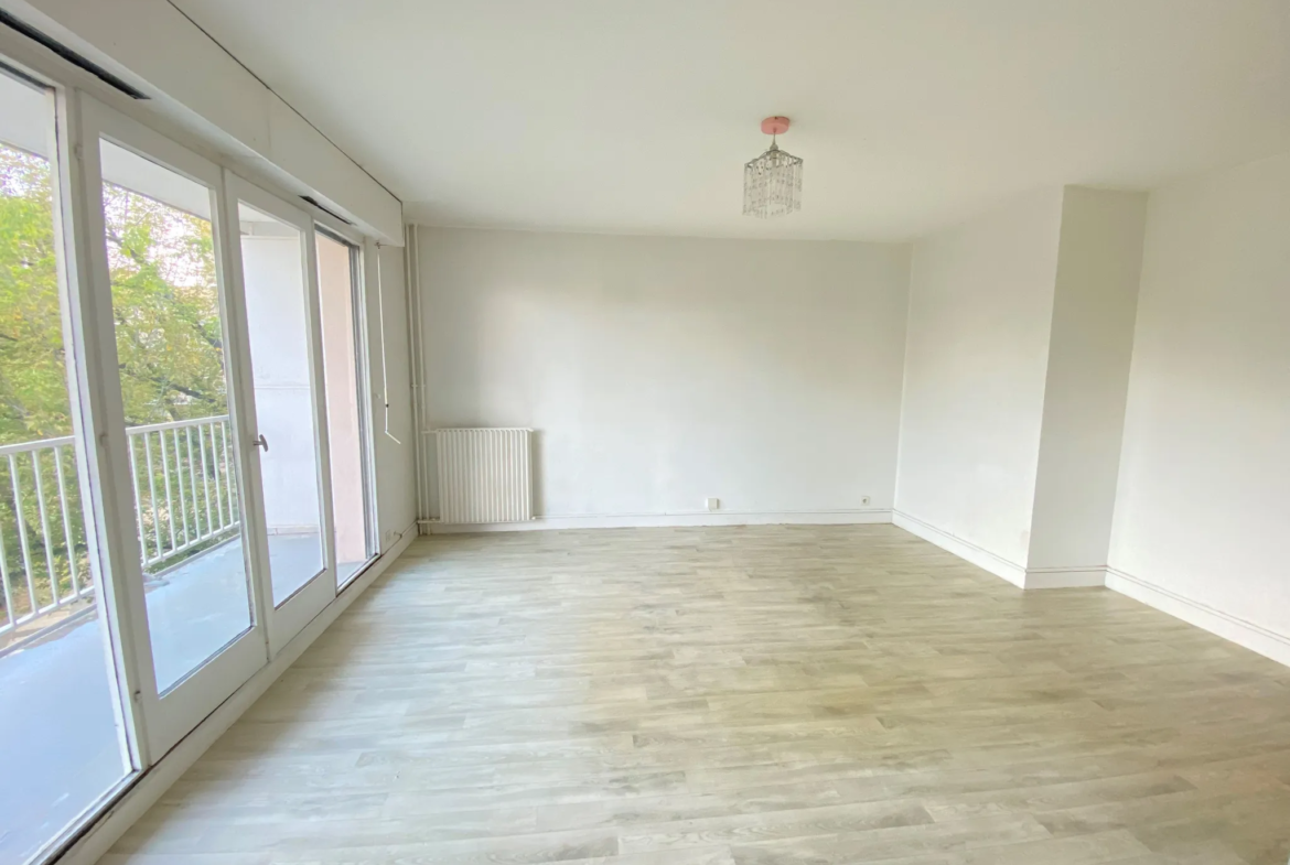 À vendre : Appartement 3 pièces de 61 m² à Évry avec balcon et parking 