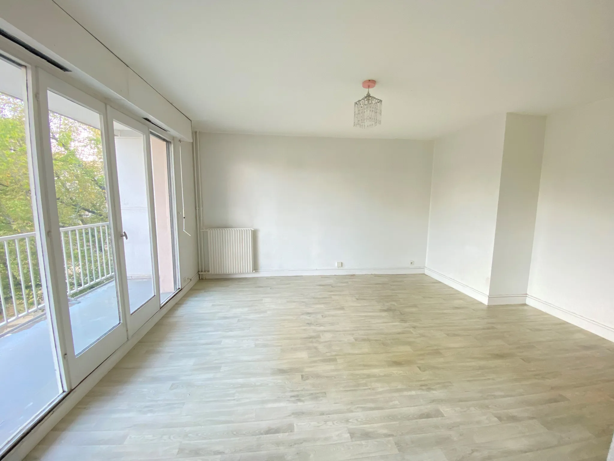 À vendre : Appartement 3 pièces de 61 m² à Évry avec balcon et parking 