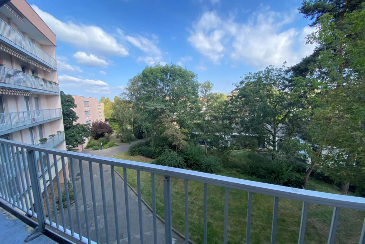 À vendre : Appartement 3 pièces de 61 m² à Évry avec balcon et parking 