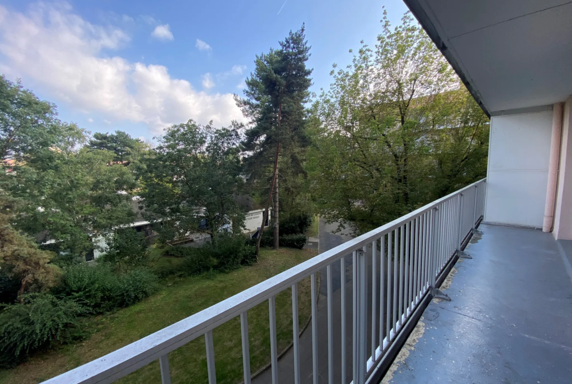 À vendre : Appartement 3 pièces de 61 m² à Évry avec balcon et parking 