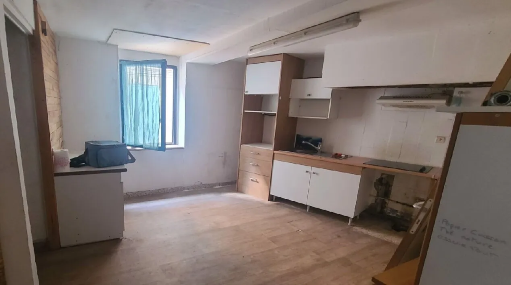 Maison de Ville T4 à Trets - 144 m² avec Garage и Fort Potentiel !