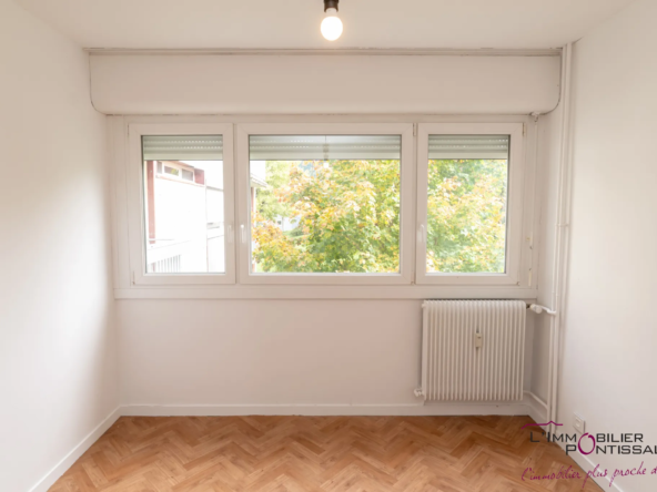 PONTARLIER - APPARTEMENT T3 PROCHE CENTRE VILLE AVEC BALCON ET GARAGE 