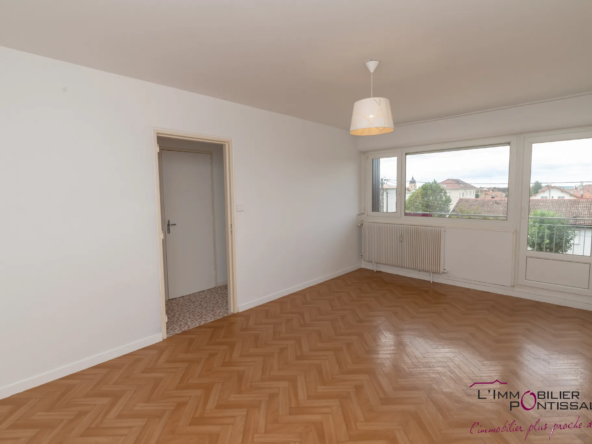 PONTARLIER - APPARTEMENT T3 PROCHE CENTRE VILLE AVEC BALCON ET GARAGE 