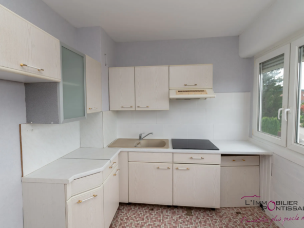 PONTARLIER - APPARTEMENT T3 PROCHE CENTRE VILLE AVEC BALCON ET GARAGE 