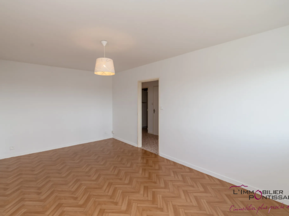 PONTARLIER - APPARTEMENT T3 PROCHE CENTRE VILLE AVEC BALCON ET GARAGE 