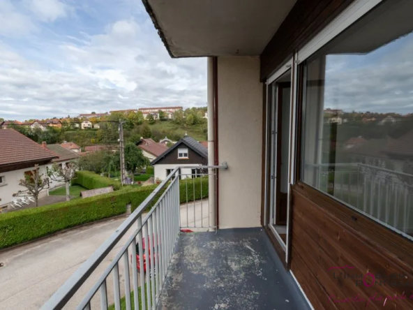 PONTARLIER - APPARTEMENT T3 PROCHE CENTRE VILLE AVEC BALCON ET GARAGE 