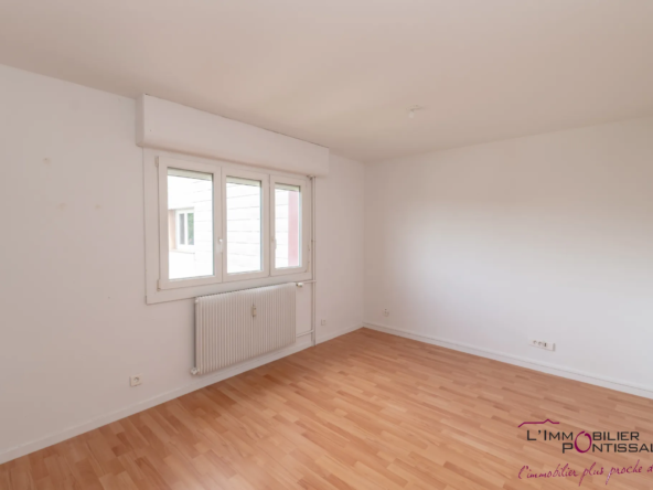 PONTARLIER - APPARTEMENT T3 PROCHE CENTRE VILLE AVEC BALCON ET GARAGE 