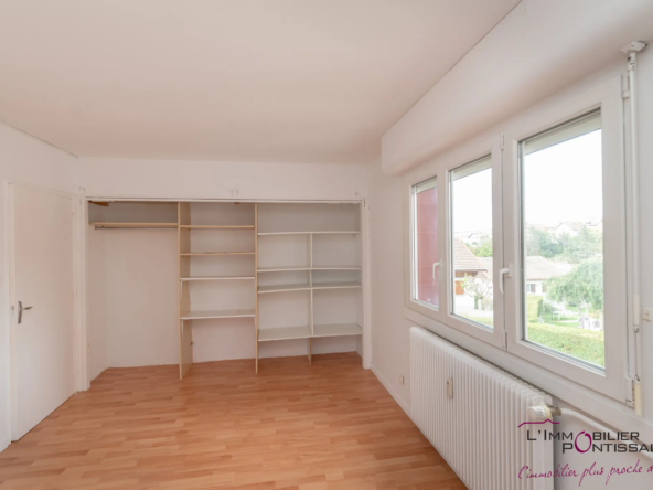 PONTARLIER - APPARTEMENT T3 PROCHE CENTRE VILLE AVEC BALCON ET GARAGE 