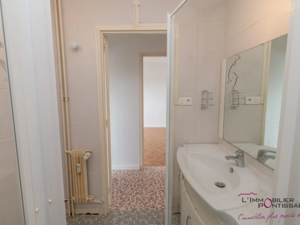 PONTARLIER - APPARTEMENT T3 PROCHE CENTRE VILLE AVEC BALCON ET GARAGE 