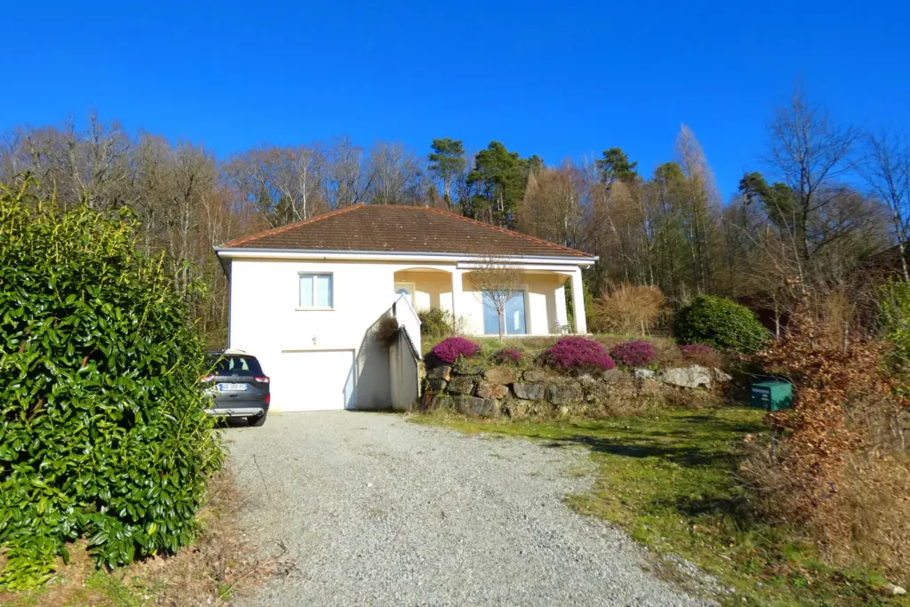 Maison de plain-pied sur sous-sol total à Aurillac